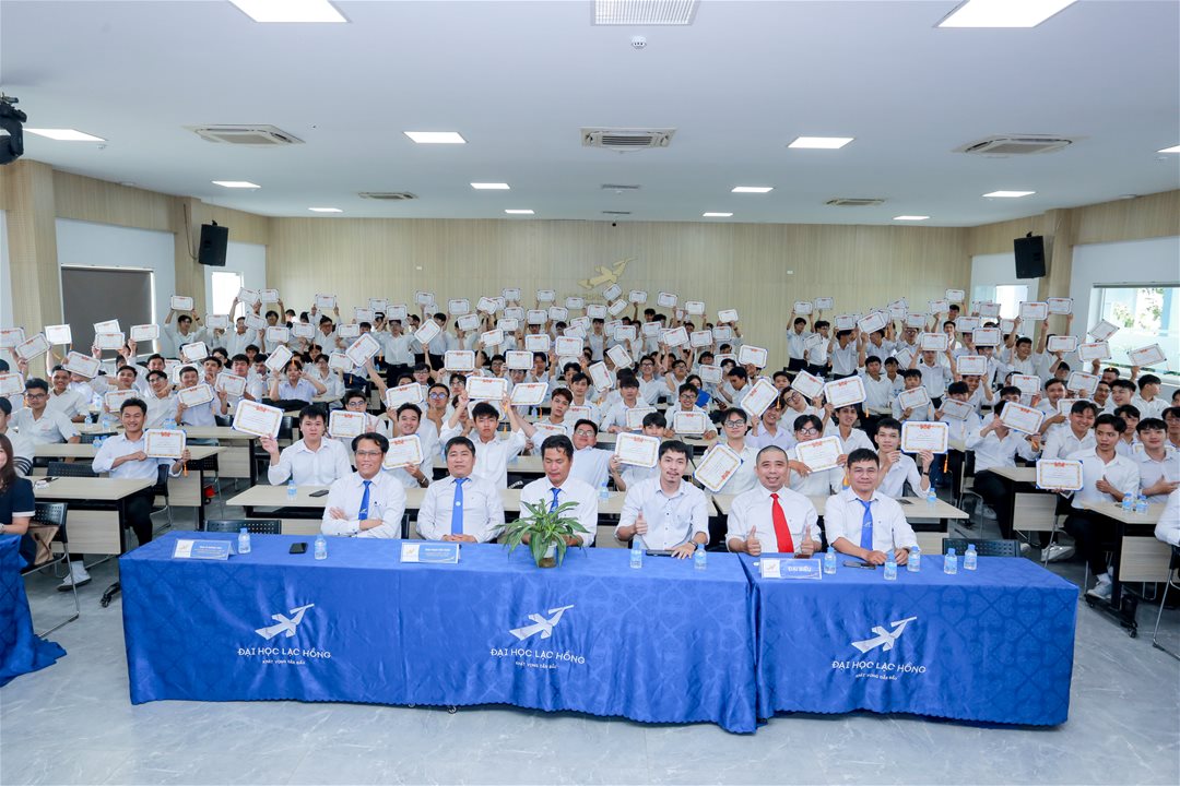 Lễ Vinh danh và Khen thưởng sinh viên Khoa Cơ điện – Điện tử năm học 2024–2025