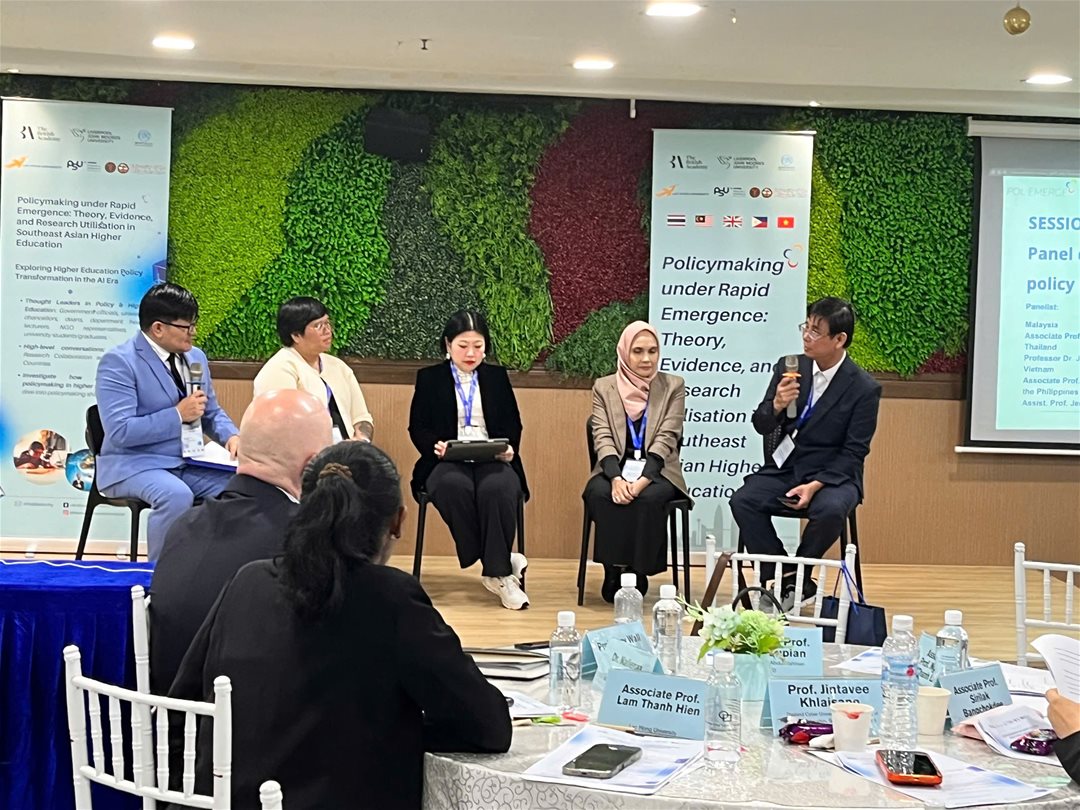 Lãnh đạo LHU trình bày báo cáo về AI và chính sách giáo dục tại Hội nghị quốc tế ASEAN